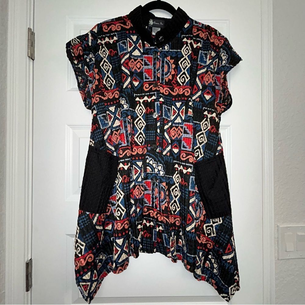 Women's Patterned Short-Sleeve Tunic with Pockets - Black Multi